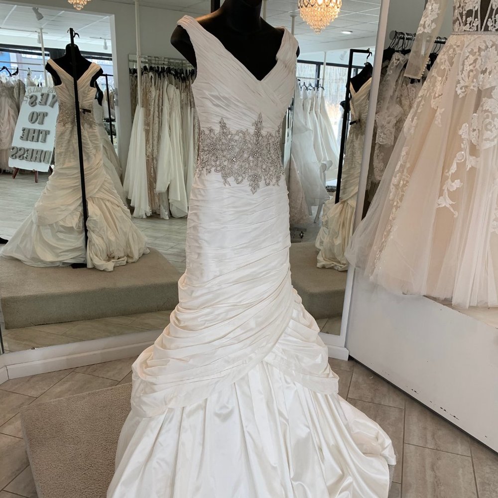 Ian Stuart Babel Size 10 Ivory/Metallic